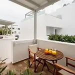 Erato Naxos 4*