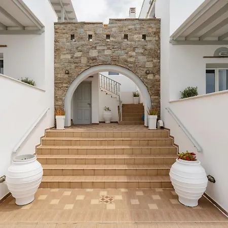 Erato Naxos 4*