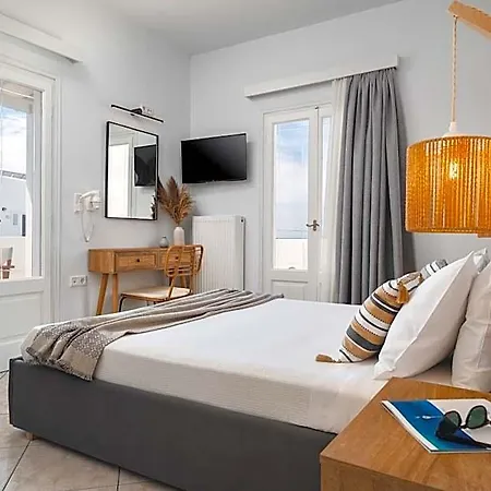 Erato Naxos Aparthotel 4*